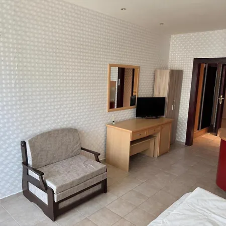 In Miramar Palace * Sluneční pobřeží
